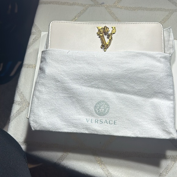New white Versace wallets, elegant with dust bag and box - Picture 6 of 7